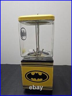 Vintage Batman 25 Cent Vending Prize Machine with key / Used Northwestern