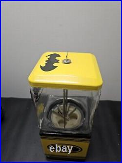 Vintage Batman 25 Cent Vending Prize Machine with key / Used Northwestern