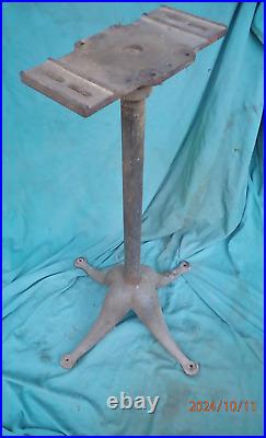 Vintage Cast Iron Pedestal Possible Wood, Metal Working Machine Or Vending