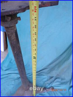 Vintage Cast Iron Pedestal Possible Wood, Metal Working Machine Or Vending