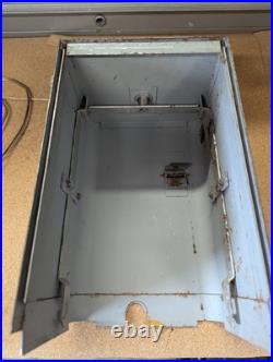 Vintage Change machine Standard Change Maker 1 Nickel 2 Dimes For A Quarter