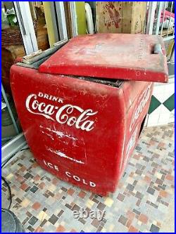 Vintage Coca-Cola/7-Up Machine