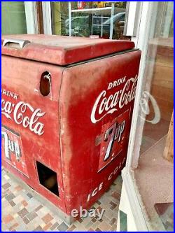 Vintage Coca-Cola/7-Up Machine