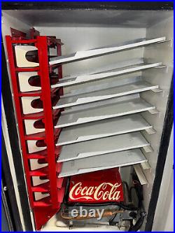 Vintage Coca-Cola Cavalier CSS-64-G Vending Machine. Ice Cold 32oF