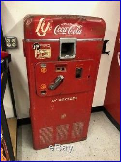 Vintage Coca Cola Machine