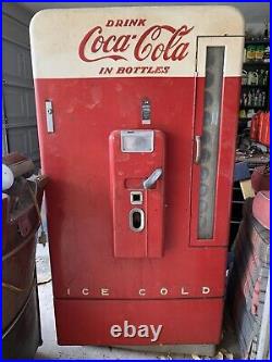 Vintage Coca Cola Machine