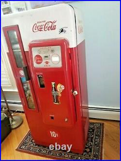Vintage Coca Cola Machine 10 cent, Cavalier 72 runs and is ice cold