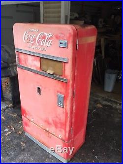 Vintage Coca Cola Soda Vending Machine Vendo V 83 Round top Original Patina