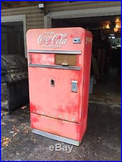 Vintage Coca Cola Soda Vending Machine Vendo V 83 Round top Original Patina