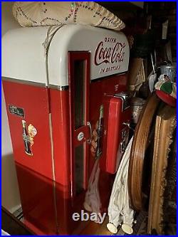 Vintage Coca-Cola Vending Machine Excellent condition