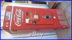 Vintage Coca Cola Vending Machine! WOW! Vendorlator V. M. C. A. 149