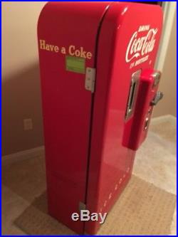 Vintage Coca Cola Vendo 39 Vending Machine Mint Condition