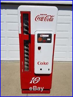 Vintage Coca-Cola vending Machine Cavalier model CS-96 vends 96 bottles