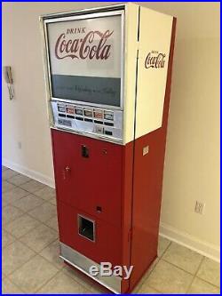 Vintage Coca-Cola vending machine rebuilt and 100% working condition