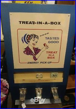 Vintage Coin Operated Treat in a Box 10 cents Candy Vending Machine Op NO KEYS
