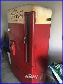 Vintage Collectible Vendo Model H1100 Coke Machine