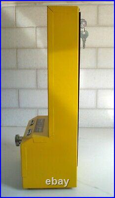 Vintage Delicious Chewing Gum Jolly Good Penny Dispenser & Keys, Yellow