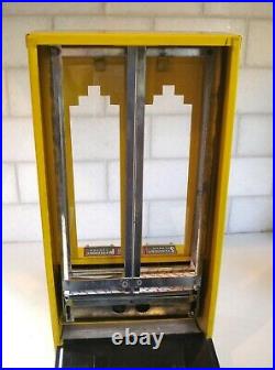 Vintage Delicious Chewing Gum Jolly Good Penny Dispenser & Keys, Yellow