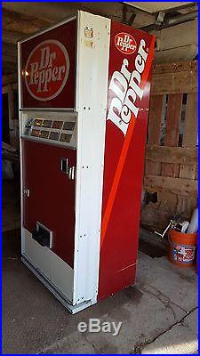 Vintage Dr Pepper soda vending machine