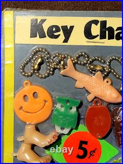 Vintage Gumball Vending Machine Display Card 5 x 7 5 CENTS KEY CHAINS X3a