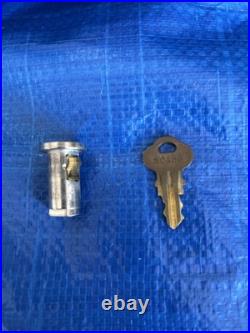 Vintage Northwestern Vending 5 Cent Gumball Bubble Gum Machine TESTED W Key