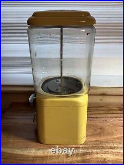 Vintage Oak Mfg. Company Acorn 5 Cent Candy Gumball Nut Vending Machine No Key