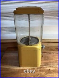 Vintage Oak Mfg. Company Acorn 5 Cent Candy Gumball Nut Vending Machine No Key