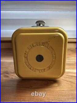 Vintage Oak Mfg. Company Acorn 5 Cent Candy Gumball Nut Vending Machine No Key