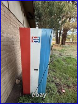 Vintage Pepsi Vending Machine Yes It Works. It Has 2 Extra Coin Mechanism Parts