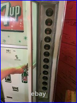 Vintage Retro Mod 7 Up Bottle Advertising 10 Cent Soda Vending Machine