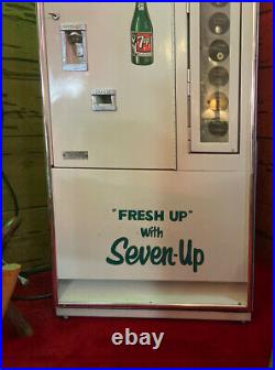 Vintage Retro Mod 7 Up Bottle Advertising 10 Cent Soda Vending Machine