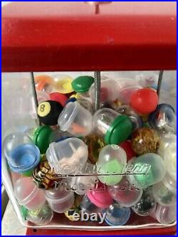 Vintage Retro Northwestern Capsule gum ball machine model 60, 25c Glass Globe