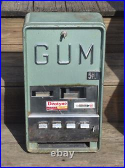 Vintage Superior Manufacturing Company 5 Cent Chewing Gum Vending Machine w Key