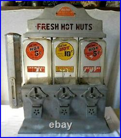 Vintage THE CHALLENGER Deluxe Hot Nuts Vendor Coin Op Vending Machine