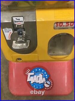 Vintage TOMY Yujin Gatcha Gashapon Vending Machine with Pokemon Capsules Foot Cap