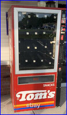 Vintage Toms Snack vending machine