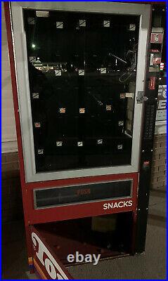 Vintage Toms Snack vending machine