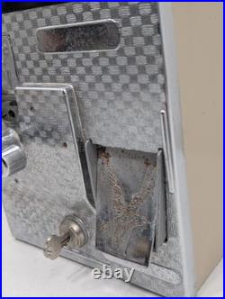 Vintage VERSATILE 18 Steel 10 Cent Vending Candy Prize Gumball Machine with KEY