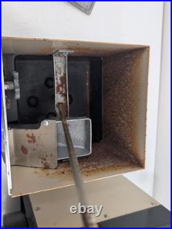 Vintage VERSATILE 18 Steel 10 Cent Vending Candy Prize Gumball Machine with KEY