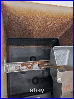 Vintage VERSATILE 18 Steel 10 Cent Vending Candy Prize Gumball Machine with KEY