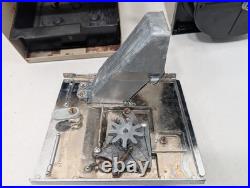 Vintage VERSATILE 18 Steel 10 Cent Vending Candy Prize Gumball Machine with KEY