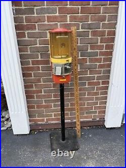 Vintage VICTOR VENDORAMA 5 Cent GUMBALL VENDING MACHINE RED YELLOW W Stand & Key