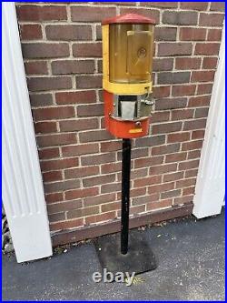 Vintage VICTOR VENDORAMA 5 Cent GUMBALL VENDING MACHINE RED YELLOW W Stand & Key