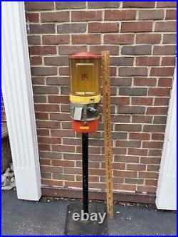 Vintage VICTOR VENDORAMA 5 Cent GUMBALL VENDING MACHINE RED YELLOW W Stand & Key