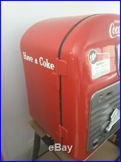 Vintage VMC Vendorlator 27 Coke Machine Table Top