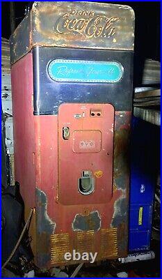 Vintage Vendo 144 Coca-Cola Machine Vintage Soda Dispenser Powers On 1963-1967