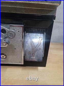 Vintage Victor 77 Toy Single Quarter Vending Machine Black Red Missing Key