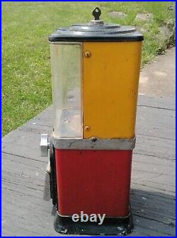 Vintage Victor Topper 5 Cent Gumball Vending Machine Dispenser w Working Key