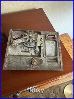 Vintage Victor Vending Machine Corp. Chicago, ill. Gumball Machine