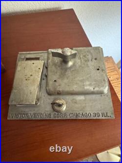 Vintage Victor Vending Machine Corp. Chicago, ill. Gumball Machine